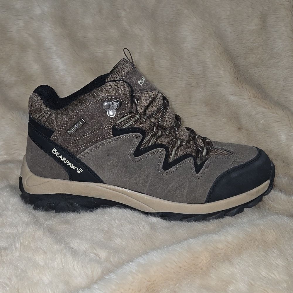 BEARPAW TAUPE LARS HIKING BOOTS, SIZE 10 - LIKE NEW